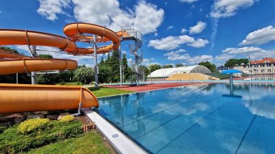 zdjęcie basenu otwartego w Rzeszowskim Ośrodku Sportu i Rekreacji